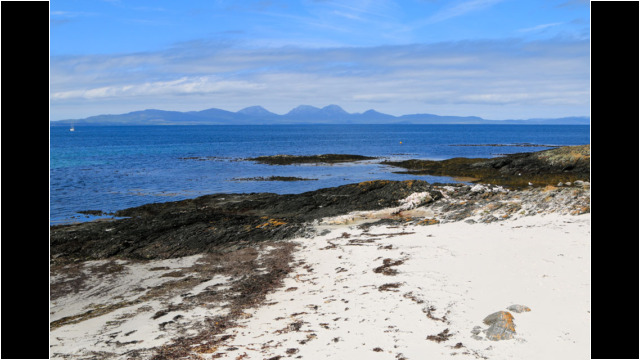 Bàgh na Dòirlinne & the Paps of Jura Gigha Beach Paps of Jura