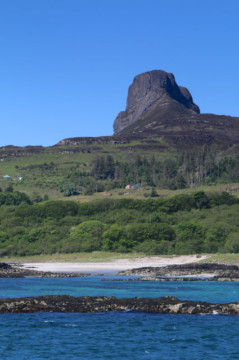 Poll nam Parten & An Surr, Eigg Sea Kayak Eigg Muck An Sgurr, Beach