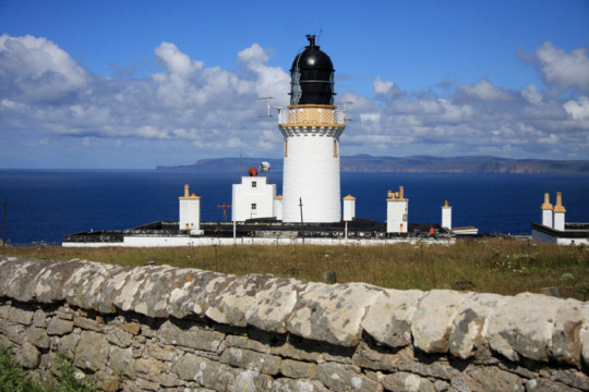 Dunnet Head Lighthouse, Orkney beyond Dunnet Head Lighthouse